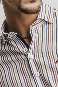 camisa de rayas hombre color