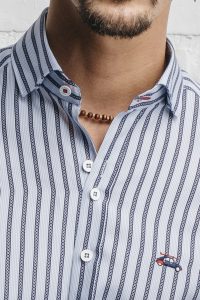 camisa estampada hombre cadena azul