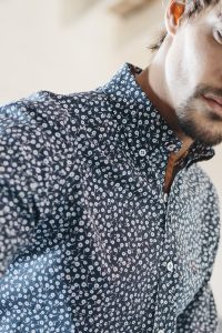 camisa estampada hombre diente leon