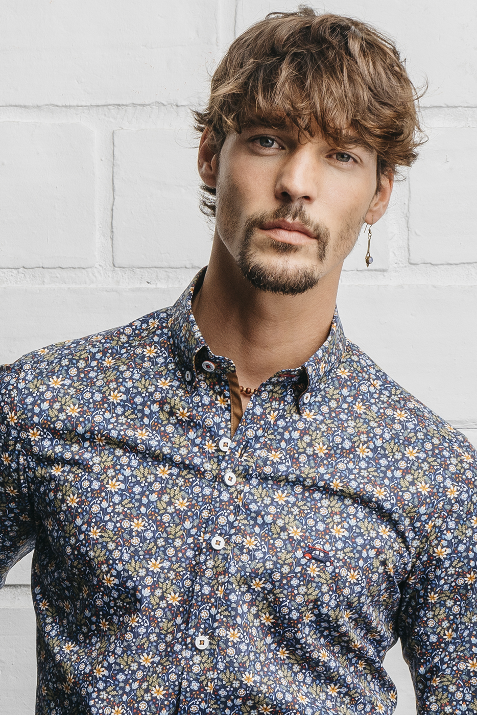 camisa estampada hombre flores de colores