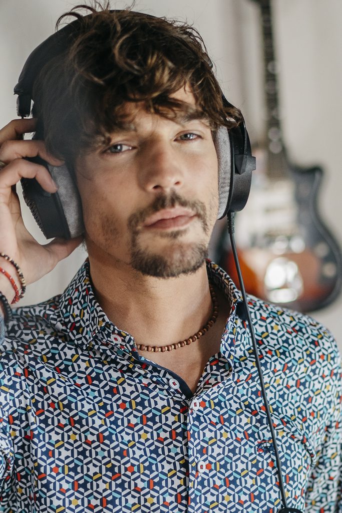 camisa estampada hombre hexagonos