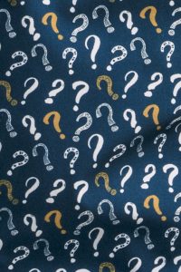 camisa estampada hombre interrogantes de colores