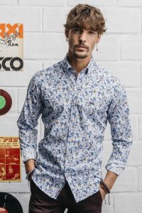 camisa estampada hombre letras