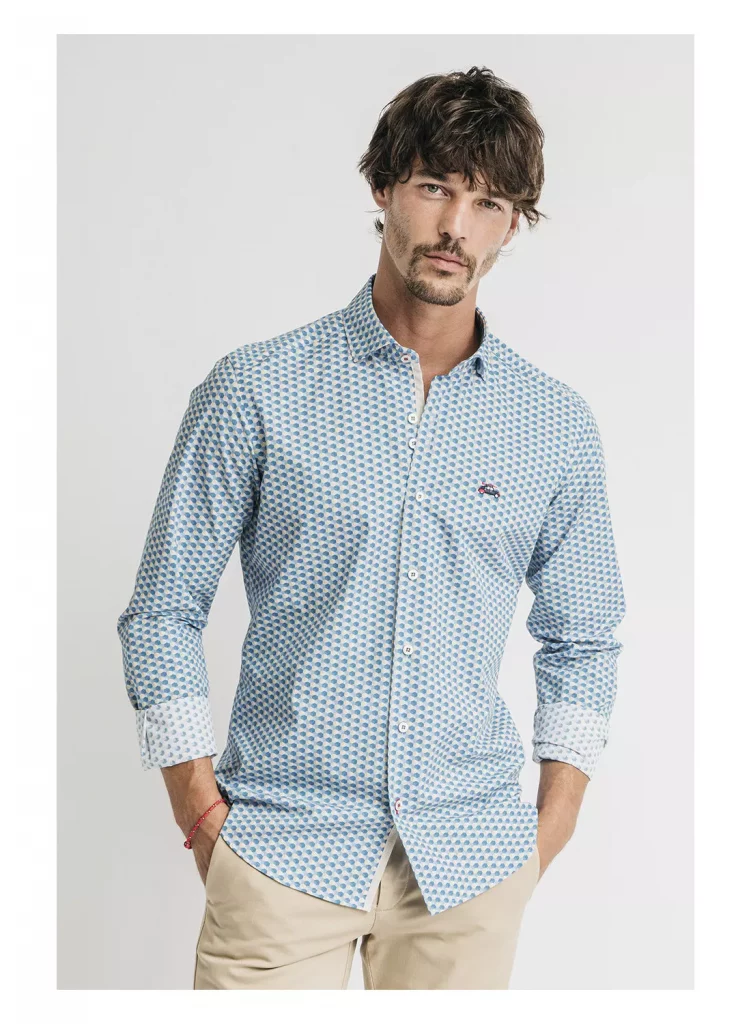 camisa-entallada-estampado-geometrico