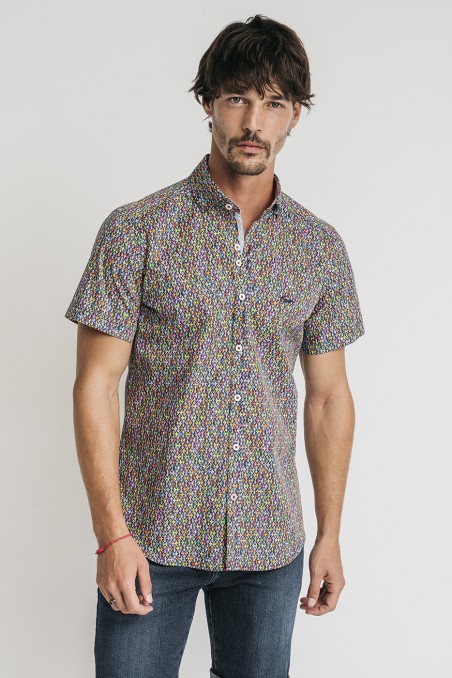 camisa-estampada-hombre-slim-fit-manga-corta-con-estampado-de-peces-y-corales