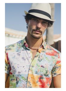 camisa-manga-corta-estampado-hawaiano