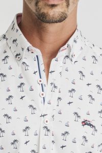 camisa estampada hombre palmeras barcos