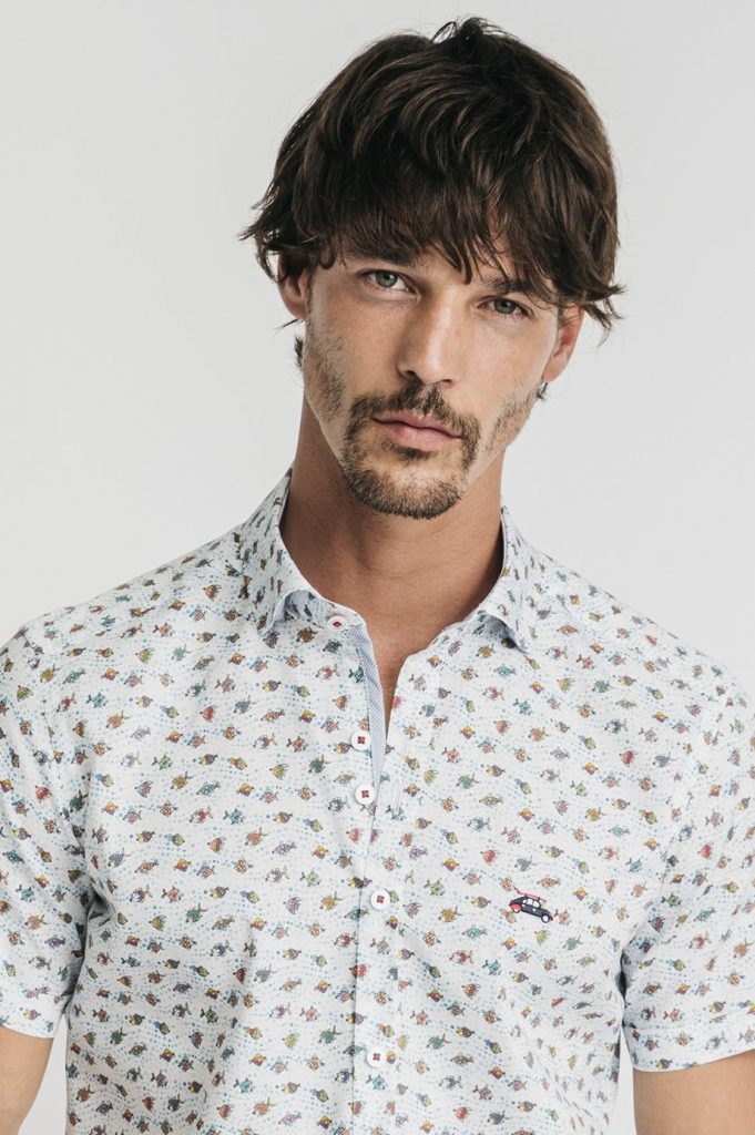 camisa estampada de peces colores camisa estampada de peces colores