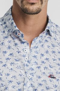 camisa-estampada-hombre-palmeras