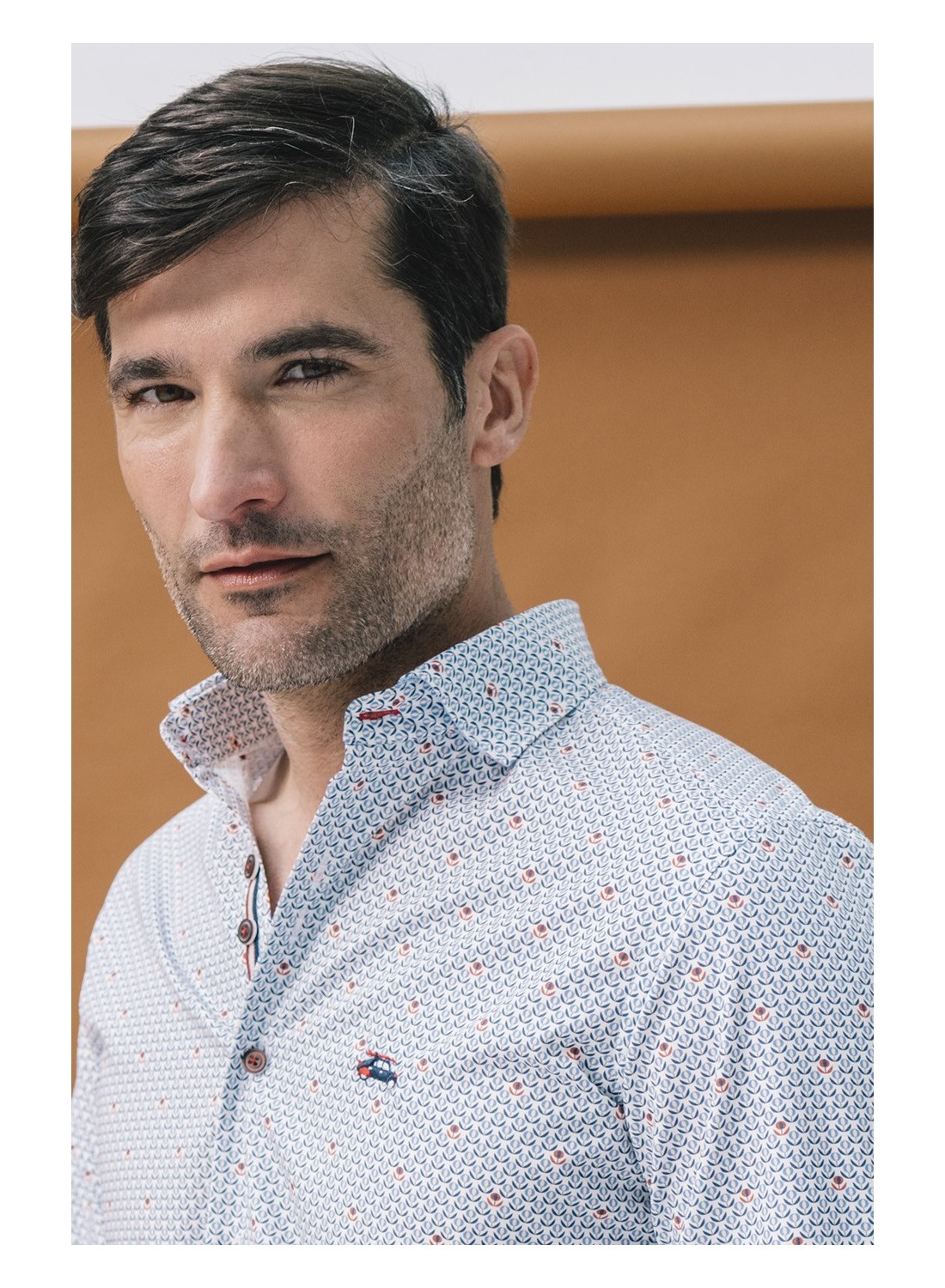 camisa-de-hombre-estampada-flores-y-hojas