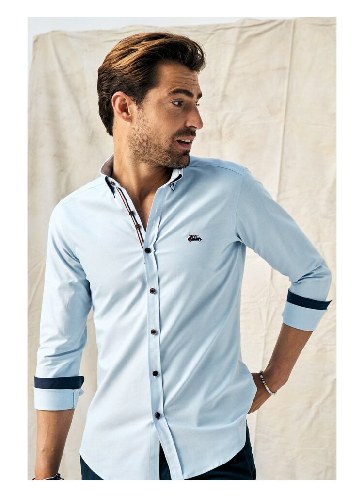 camisa regular fit fondo azul celeste