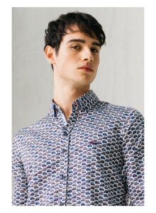 camisa estampada hombre coches