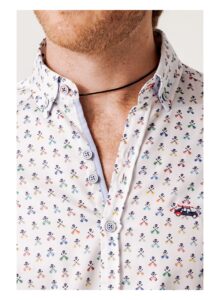 Camisa estampada hombre calaveras y guitarras multicolor