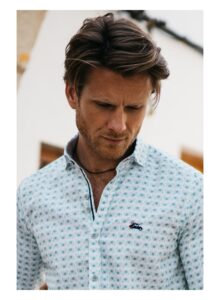 Camisa hombre regular fit estampado cangrejos verdes