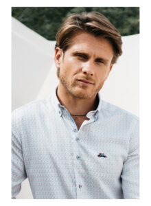 Camisa hombre regular fit estampado gotas multicolor