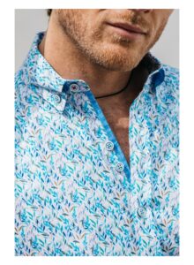Camisa hombre regular fit estampado hojas azules