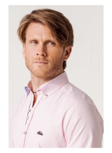 Camisa hombre regular fit oxford rosa con coderas
