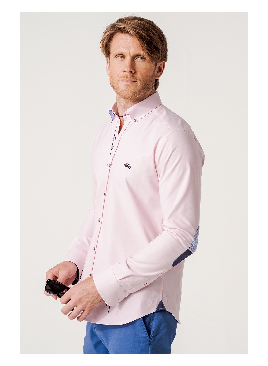 Camisa hombre regular fit oxford rosa con coderas