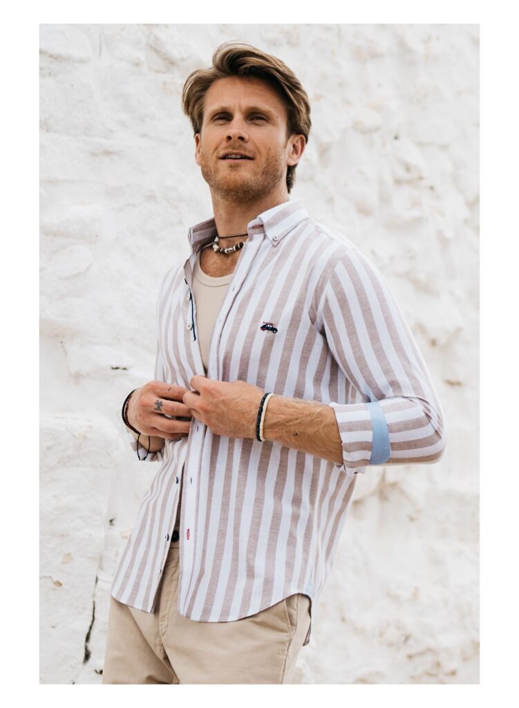 Camisa hombre regular fit rayas marrones