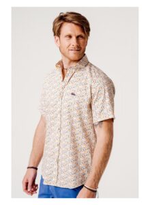 Camisa manga corta regular fit estampado hojas multicolor