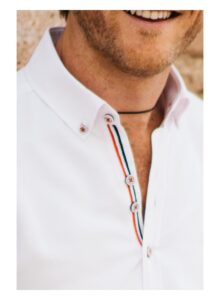 Camisa oxford slim fit blanca con detalles de scooters