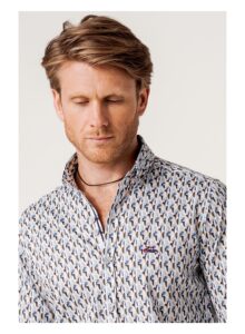 Camisa regular fit estampado abstracto multicolor