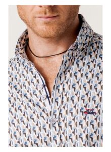 Camisa regular fit estampado abstracto multicolor