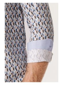 Camisa regular fit estampado abstracto multicolor