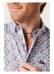 Camisa regular fit estampado abstracto multicolor