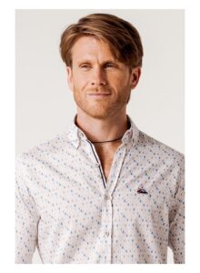 Camisa regular fit estampado limones beige y azul