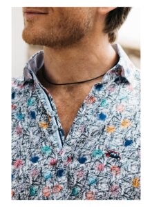 Camisa regular fit estampado abstracto multicolor