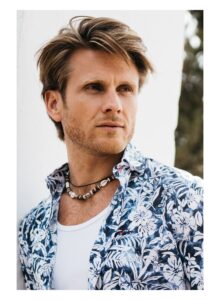 Camisa regular fit estampado tropical azul
