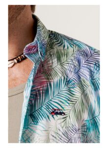 Camisa regular fit hombre hojas palmera multicolor