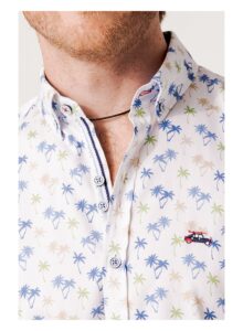 Camisa regular fit palmeras azul