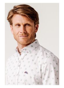 Camisa regular fit palmeras verdes