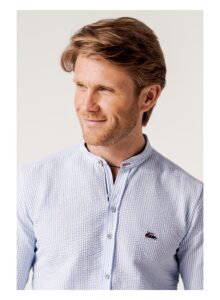 Camisa seersucker slim fit rayas azul celeste