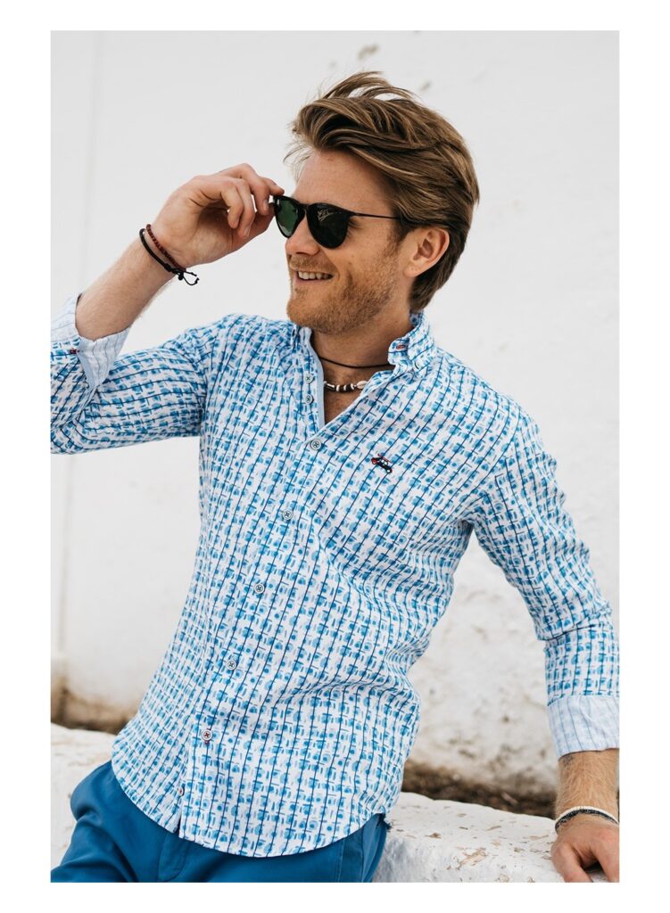 Camisa slim fit estampado abstracto azul
