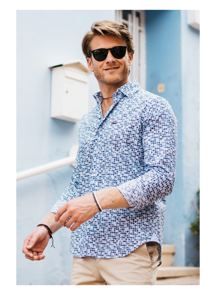 Camisa slim fit estampado círculos efecto acuarela azul