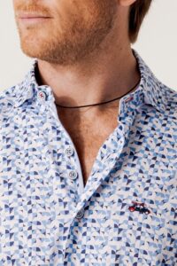camisa slim fit estampado geometrico tonos azules