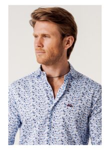 camisa slim fit estampado geometrico tonos azules